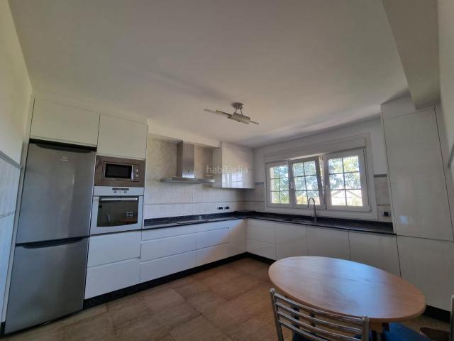 Chalet en venta en Carral. CHALET CON JARDIN EN VENTA EN CARRAL. Chalets.