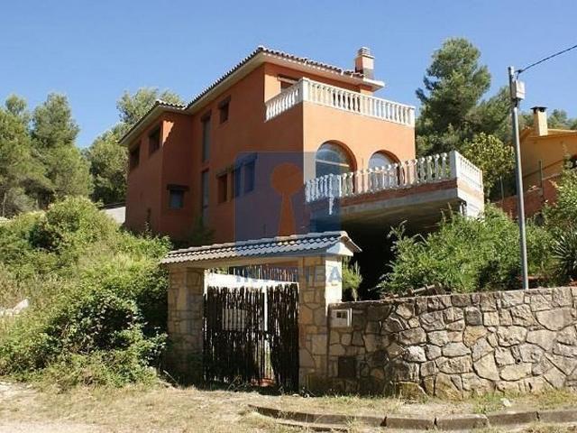 Chalet en venta en carretera Corbera, Gelida, de 218 m² 5 habitaciones por 125.000