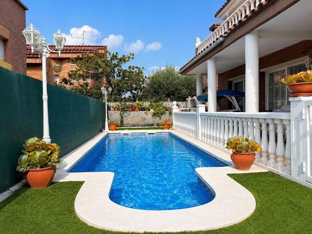 Chalet en venta en carretera D'alcolea del Pinar, Reus, de 303 m² 6 habitaciones por 650.000