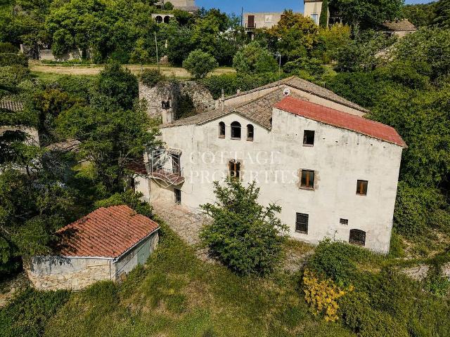Chalet en venta en carretera De Can Ruti, Badalona, de 1.154 m² 3 habitaciones por 640.000