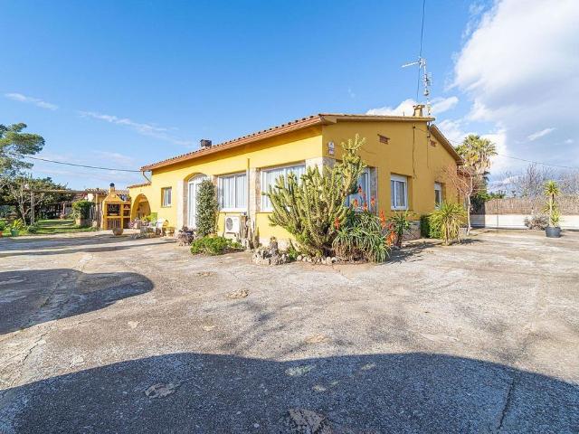 Chalet en venta en carretera De L'armentera, Viladamat, de 287 m² 11 habitaciones por 695.000