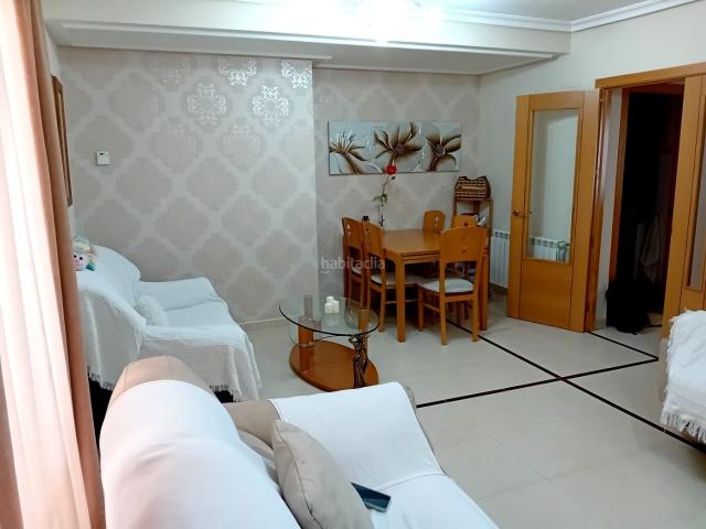 Chalet en venta en Carrión de Calatrava. Chalet adosado en Carrión de Calatrava. 4 dormitorios, patio de 60 m, cochera doble, terraza y placas solares. Chalets Carrión de.