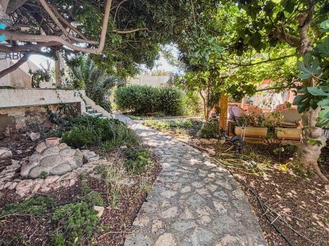 Chalet en venta en Cartagena, Cabo de Palos. Villa a reformar en Cabo de Palos. Chalets.