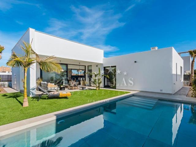 Chalet en venta en Cartagena, Islas Menores Mar de Cristal. Chalets.