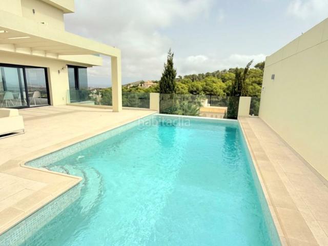 Chalet en venta en Cartagena, La Manga Club. Villa de lujo con seis dormitorios en La Manga Club Resort, Atamaría Murcia. Piscina privada, garaje, paneles solares, terrazas, u. Chalets.