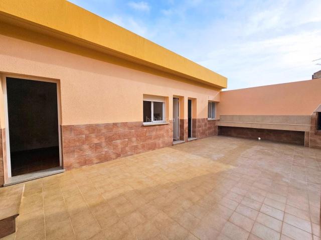 Chalet en venta en Cartagena, La Palma. Tu oasis privado en La Palma piscina, jardín y 5 dormitorios. Chalets.