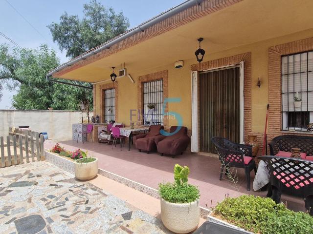 Chalet en venta en Cartagena, Los Urrutias. Descubre este chalet de 4 habitaciones en el Barrio de la Fuensanta, Alcázares Los, Murcia, que ofrece piscina privada, terrazas y. Chalets.