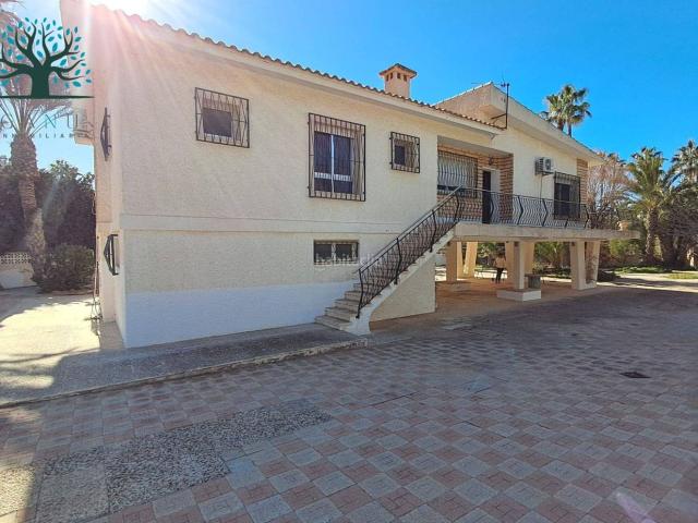 Chalet en venta en Cartagena, Perín. ESPECTACULAR CHALET A UN PASO DE LA PLAYA. Chalets.