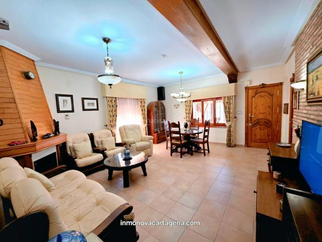 Chalet en venta en Cartagena, Pozo Estrecho. Descubre este encantador chalet independiente en Pozo Estrecho, a tan solo unos minutos de Cartagena. Chalets.
