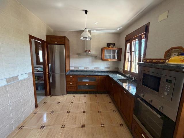 Chalet en venta en Casar de Cáceres. Impresionante Chalet en Casar de Cáceres con Piscina y Huerto. Chalets Casar de.