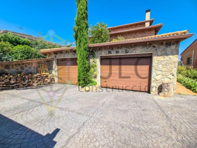 Chalet en venta en Casar El. Completa privacidad y amplitud. Diseñada para todo tipo de ocio. Chalets Casar.
