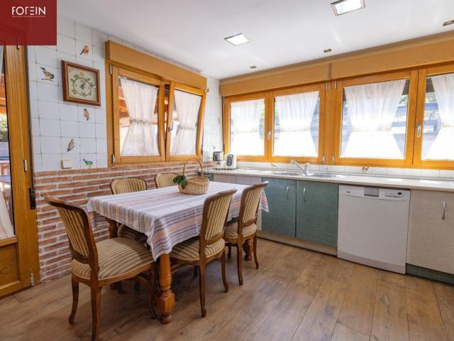 Chalet en venta en Casar El. LA CASA QUE LLEVABAS TIEMPO ESPERANDO YA ESTÁ A LA VENTA EN EL CASAR URB. LAS COLINAS!. Chalets Casar.