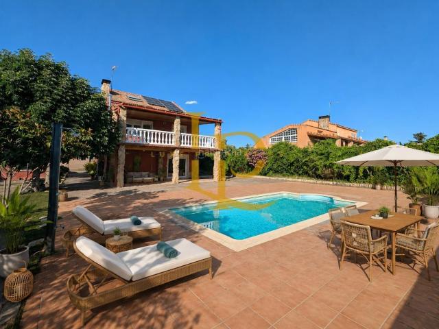Chalet en venta en Casar El. MAGNIFICO CHALET CON PISCINA EN VENTA EN URB. MONTECALDERON. EL CASAR. Chalets Casar.