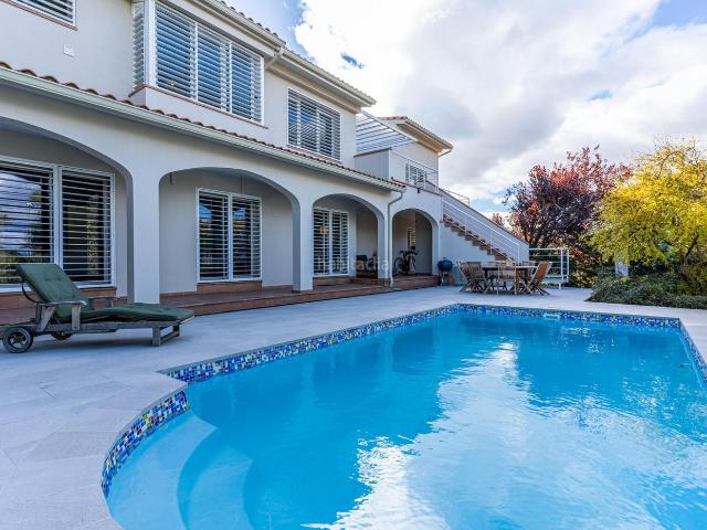 Chalet en venta en Casar El. Villa con encanto a la venta. Chalets Casar.