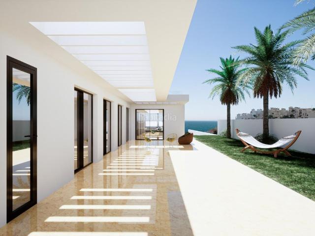Chalet en venta en Casares, Bahía de Casares. Villa de lujo de 4 dormitorios, 3 baños y vistas al mar. Bahía de Casares. Chalets.