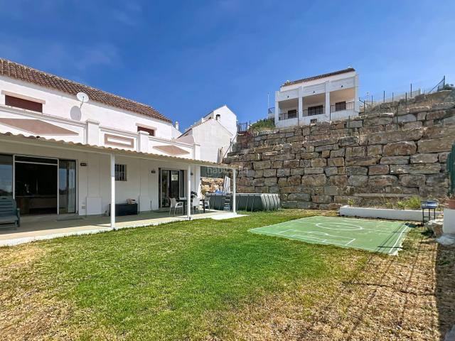 Chalet en venta en Casares, Doña Julia Golf. Villa golf Finca Cortesin y Doña Julia en Casares Costa. Chalets.