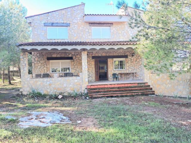 CHALET EN VENTA EN CASINOS URBANIZACIÓN EL PINAR