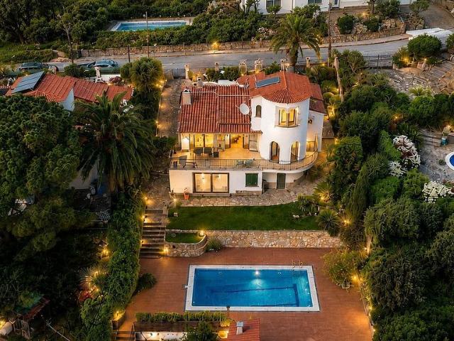 Chalet en venta en Castell Platja d´Aro, de 219 m² 5 habitaciones por 670.000
