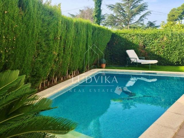 Chalet en venta en Castell Platja d´Aro, de 290 m² 4 habitaciones por 732.000