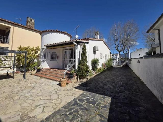 Chalet en venta en Castelló d´Empúries, de 125 m² 3 habitaciones por 399.000