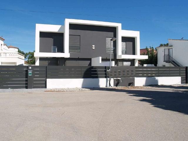 Chalet en venta en Castelló d´Empúries, de 154 m² 4 habitaciones por 689.000