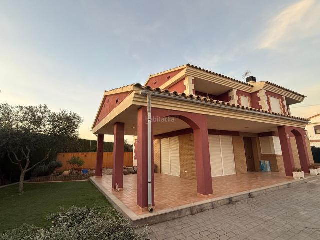 Chalet en venta en Castellón de la Plana, Ciutat del Transport La Salera. Villa venta en Castellón, zona Urb La DehesaLAbeller, 220 m2, 5 habitaciones, 3 baños, PISCINA. Chalets Castellón de la.