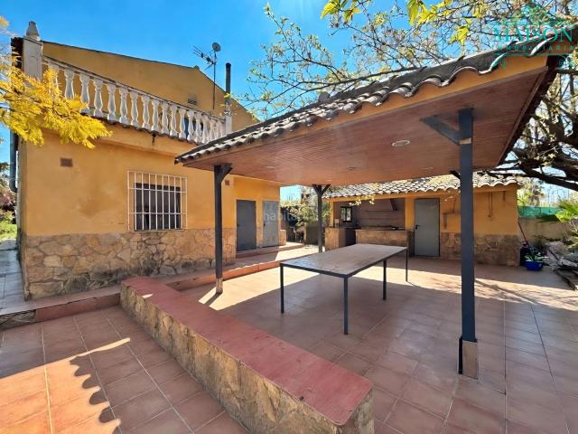 Chalet en venta en Castellón de la Plana, El Grao. Chalet independiente en venta en Grao de Castellón. Chalets Castellón de la.