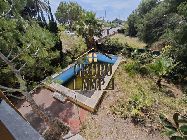 Chalet en venta en Castellón de la Plana, El Grao. Tu Nuevo Hogar Familiar en El Grao Espacio, Tranquilidad y Playa a un Paso. Chalets Castellón de la.