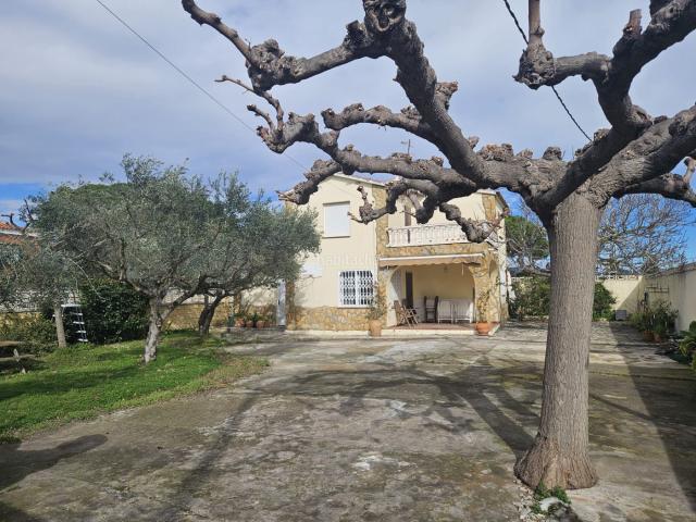 Chalet en venta en Castellón de la Plana, El Grao. VILLA LEGALIZADA EN SUELO RUSTICO. Chalets Castellón de la.
