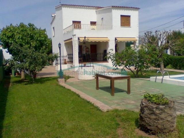 Chalet en venta en Castellón de la Plana, El Grao. Villa reformada con piscina en Castellón. Chalets Castellón de la.