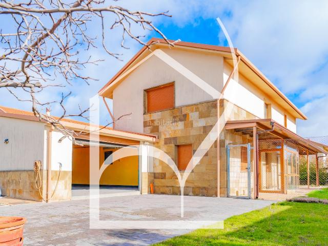 Chalet en venta en Castellanos de Moriscos. Chalet independiente en Castellanos de Moriscos. Chalets Castellanos de.