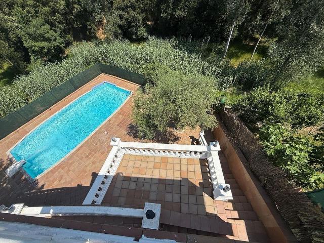 Chalet en venta en Castellar del Vallès, de 130 m² 5 habitaciones por 650.000
