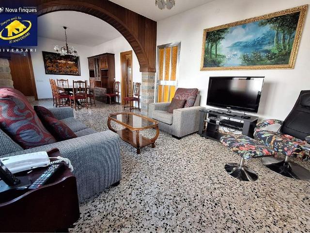 Chalet en venta en Castellar del Vallès, de 146 m² 4 habitaciones por 450.000
