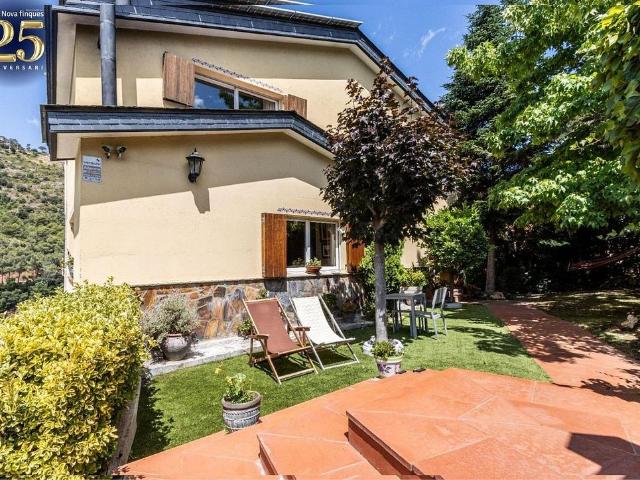 Chalet en venta en Castellar del Vallès, de 259 m² 4 habitaciones por 489.900