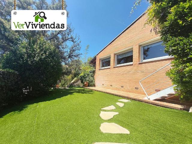 Chalet en venta en Castellar del Vallès, de 304 m² 4 habitaciones por 515.000