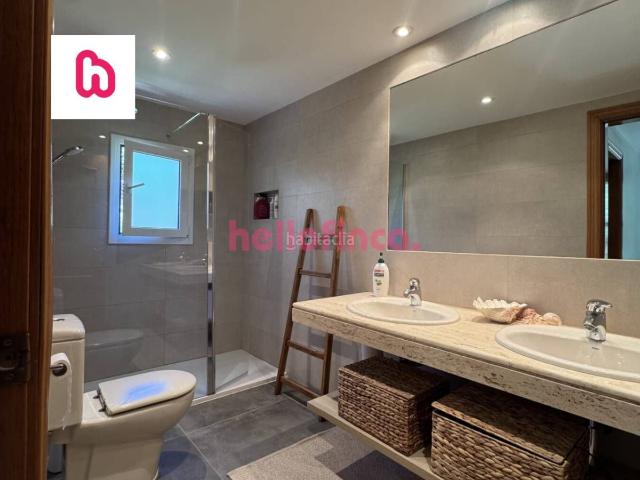 Chalet en venta en Castellar del Vallès, El Racó Sant Feliu del Racó. Impresionante casa a cuatro vientos con piscina de agua salada y gran jardín en Sant Feliu del Racó. Chalets Castellar del.
