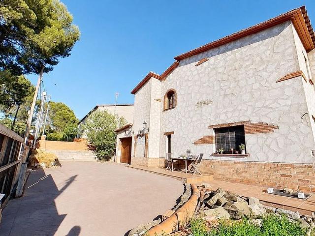 Chalet en venta en Castellbell i el Vilar, de 174 m² 3 habitaciones por 266.000