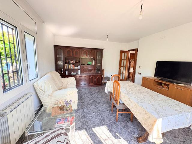 Chalet en venta en Castellbisbal. Casa Independiente en Urbanización Sant Eugini, Castellbisbal. Chalets.