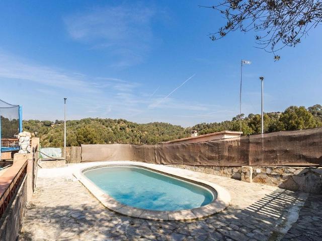 Chalet en venta en Castellbisbal, de 70 m² 3 habitaciones por 345.000