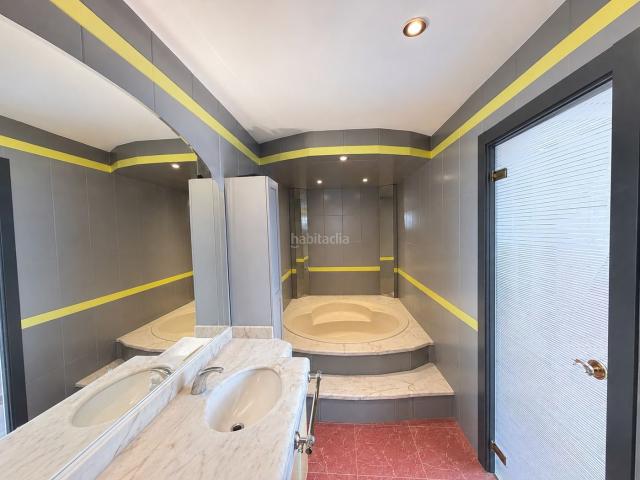 Chalet en venta en Castelldefels, Bellamar. con jardín y piscina privada. Chalets.