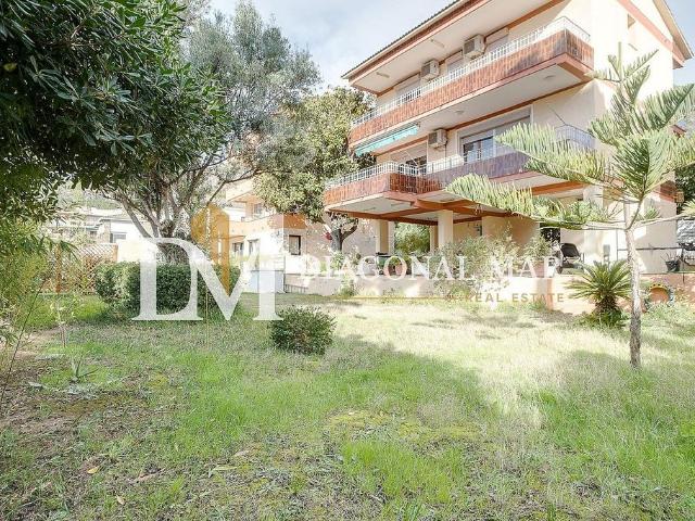 Chalet en venta en Castelldefels, de 275 m² 5 habitaciones por 575.000
