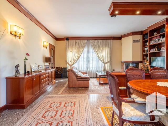 Chalet en venta en Castelldefels, Les Botigues. Casa o chalet independiente en venta en Can Bou. Chalets.