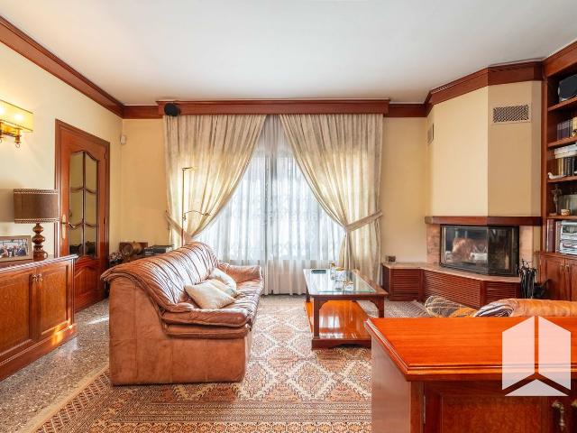 Chalet en venta en Castelldefels, Les Botigues. ESPECTACULAR CHALET EN CAN BOU. Chalets.