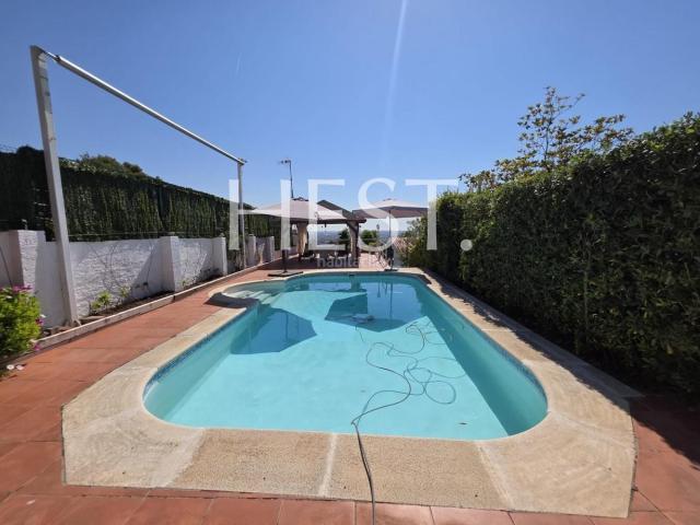 Chalet en venta en Castelldefels, Montmar. Exclusiva casa unifamiliar con vistas al mar en Montemar, Castelldefels. Chalets.