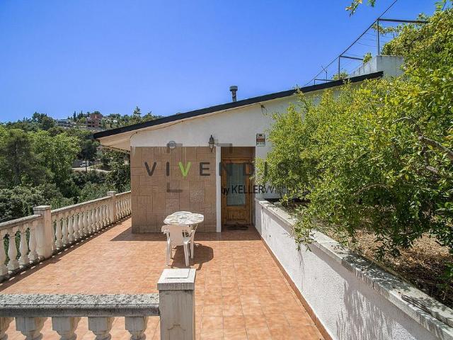 Chalet en venta en Castellví de Rosanes, de 166 m² 3 habitaciones por 317.000