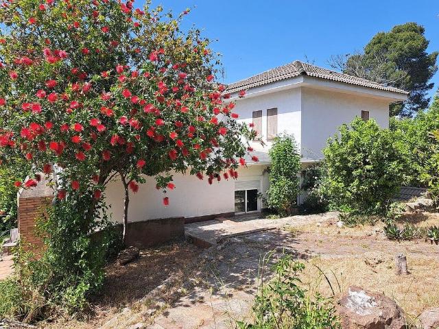 Chalet en venta en Castellví de Rosanes, de 187 m² 4 habitaciones por 338.000