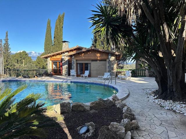 Chalet en venta en Castellví de Rosanes, de 285 m² 4 habitaciones por 670.000