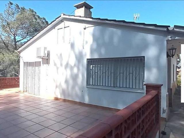 Chalet en venta en Castellví de Rosanes, de 74 m² 3 habitaciones por 261.000