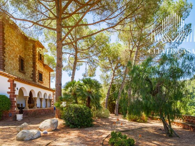 Chalet en venta en Castellví de Rosanes. EXCLUSIVA VILLA MEDITERRÁNEA DE 414 M² CON LICENCIA TURÍSTICA, MÁS DE 7.000 M² DE PARCELA PRIVADA Y ESPECTACULARES VISTAS A MONTSE. Chalets Castellví de.