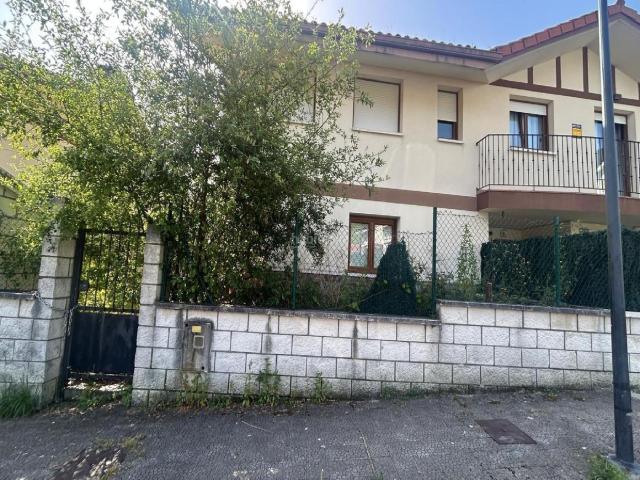 Chalet en venta en Castro Urdiales, Oriñón Allendelagua. BARRIO SAMANO255. Chalets Castro.